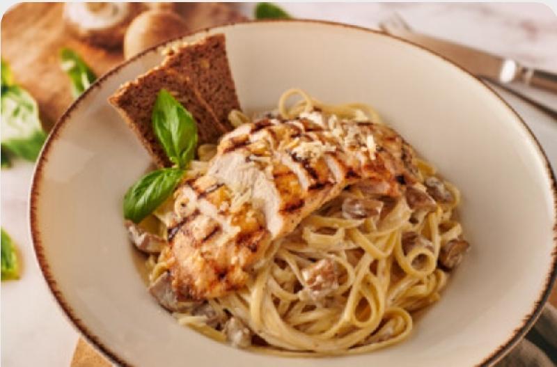 Grill olunmuş toyuqlu Carbonara