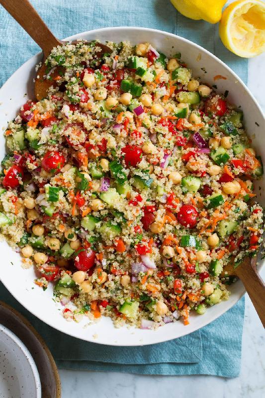 Salad with quinoa