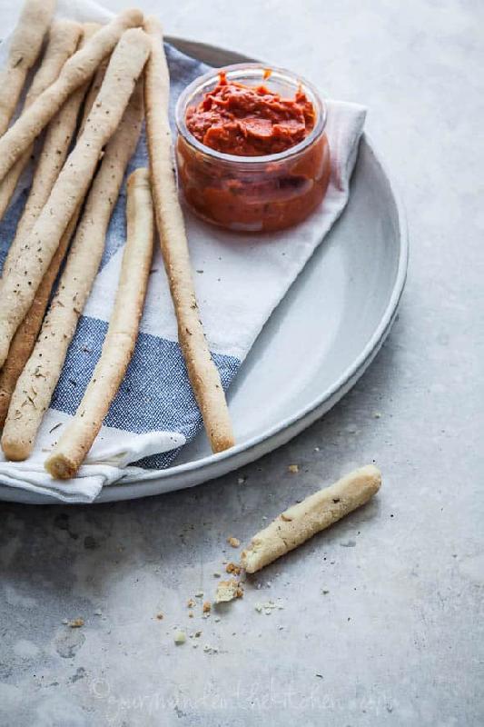 Grissini with spiey sauce