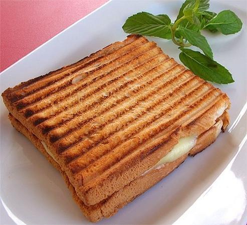 Peynirli tost