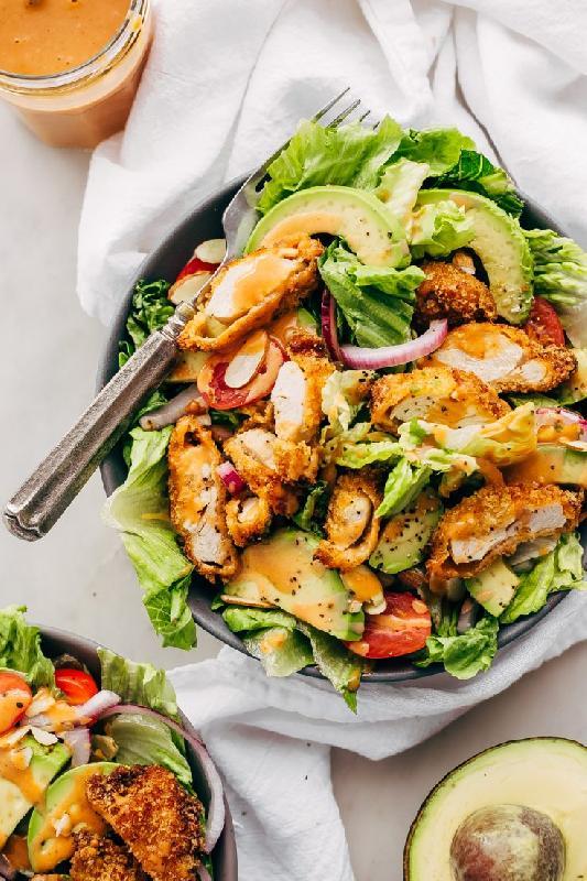 Pankolu Toyuq Salatı 