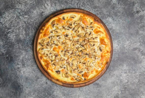 Göbələkli Pizza
