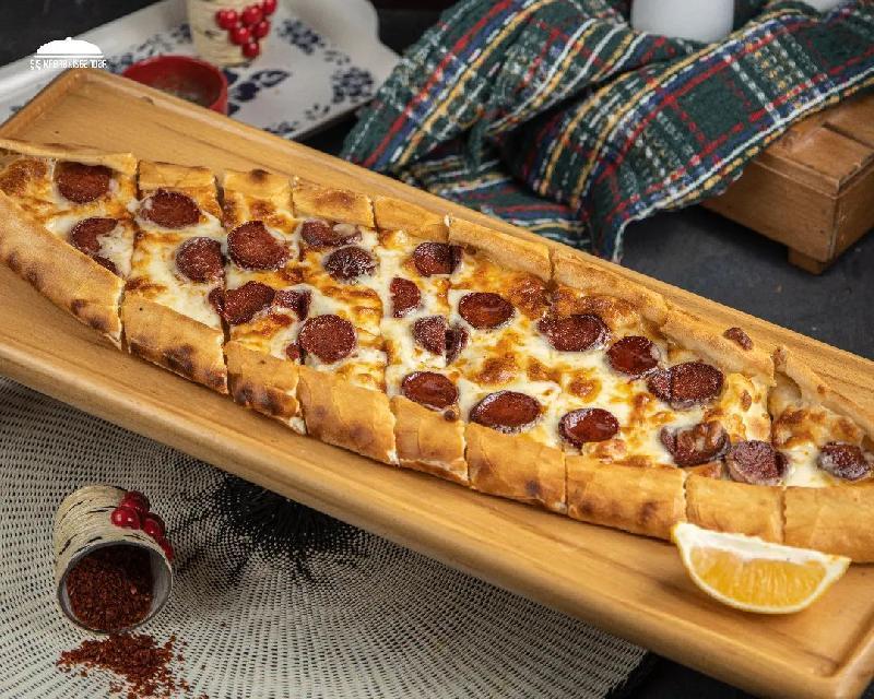 Sucuklu pide
