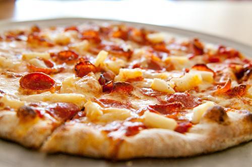 Pizza ananaslı 