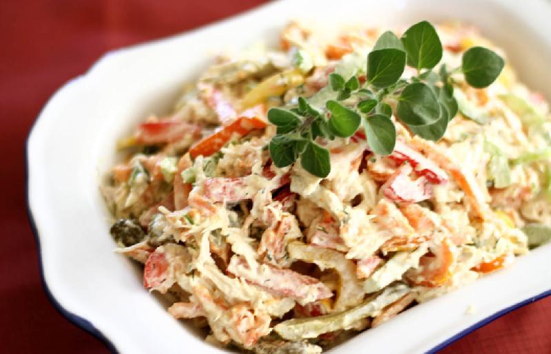 Toyuq salatı