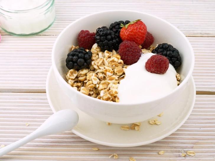 Avokada Və Meyvəli Müsli