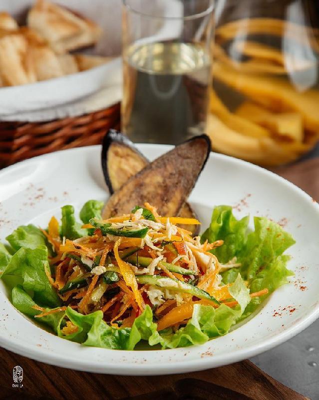 Toyuq salatı
