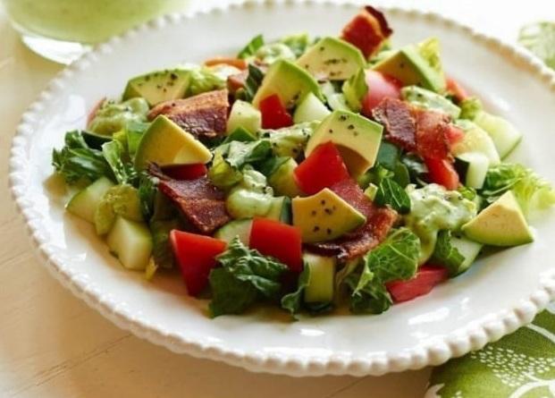 Aralıq dəniz salatı avokado ilə