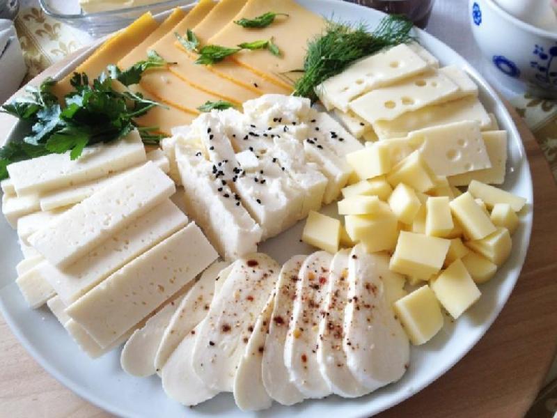 Pendir assorti