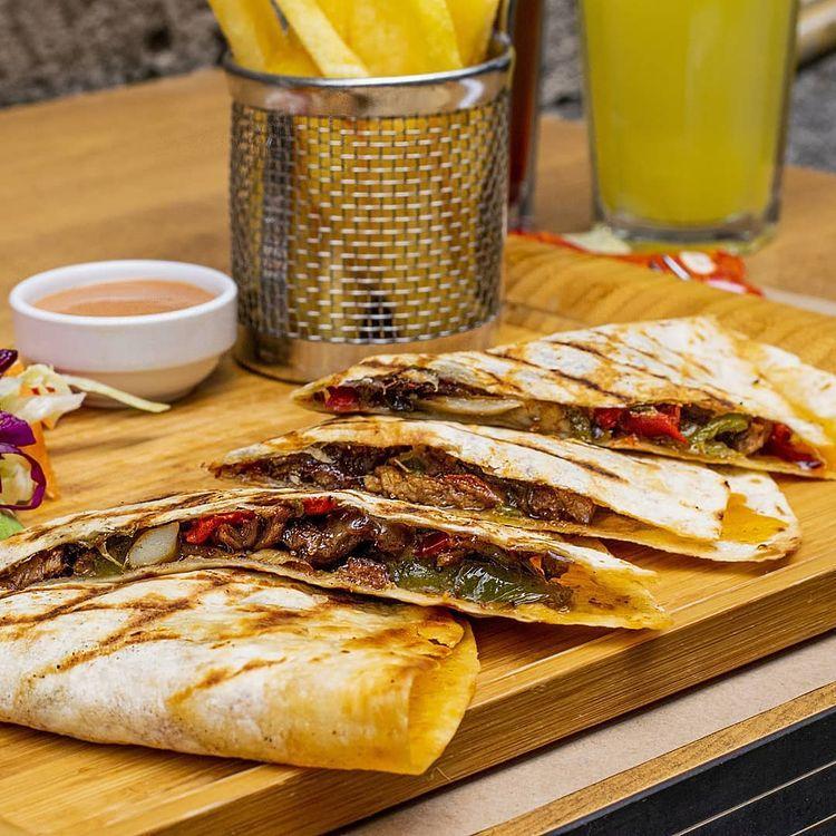 Biftek quesadillas 