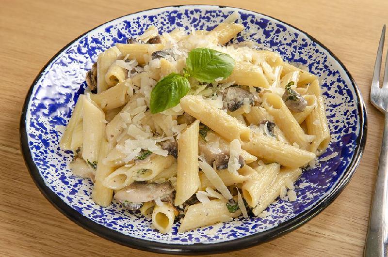 Kremalı mantarlı penne