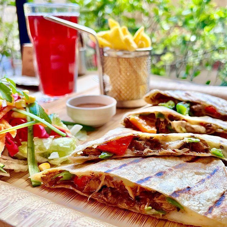 Tavuk quesadillas 