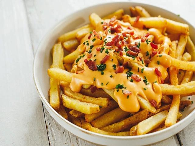 Фри с беконом и сыром