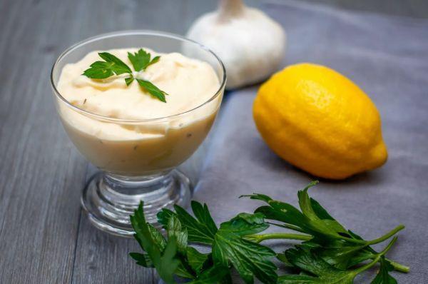 Часникові грінки з соусом айолі