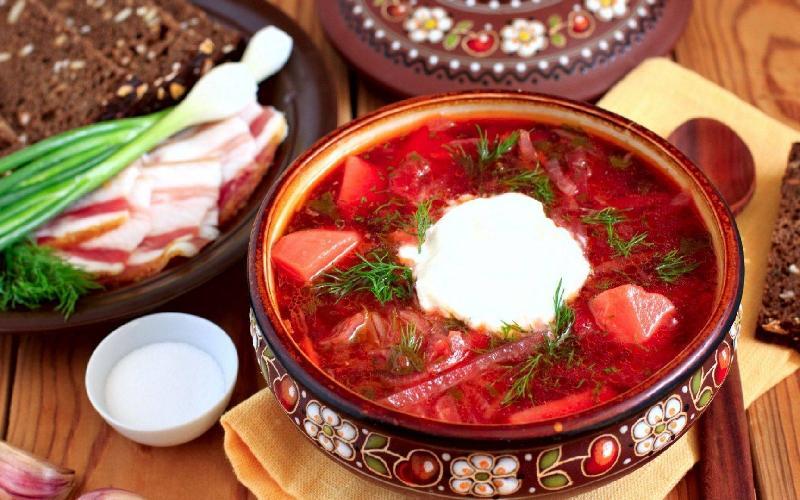 БОРЩ С ДОМАШНИМ САЛЬЦЕМ
