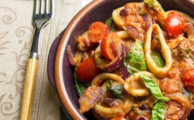 ТЕПЛЫЙ САЛАТ С КАЛЬМАРАМИ НА ГРИЛЕ