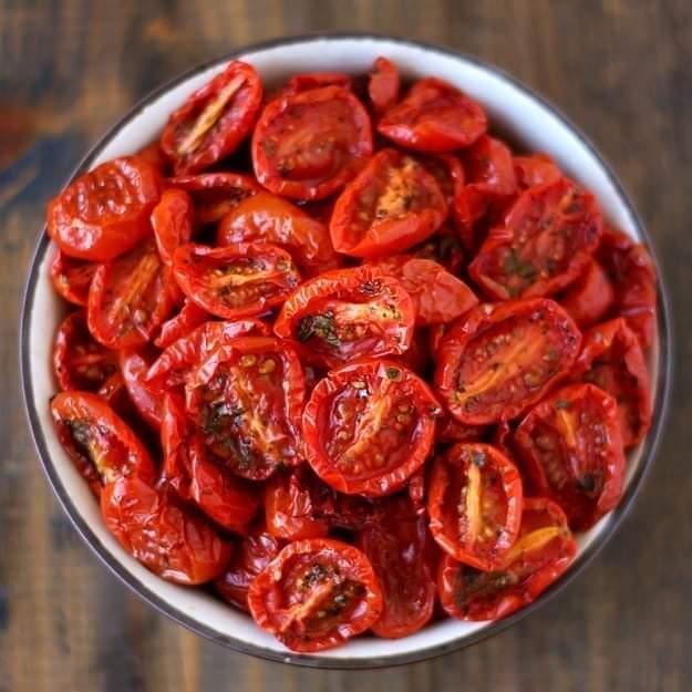 Quru Pomidor Məzəsi