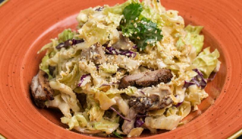 Asiya Toyuq salatı