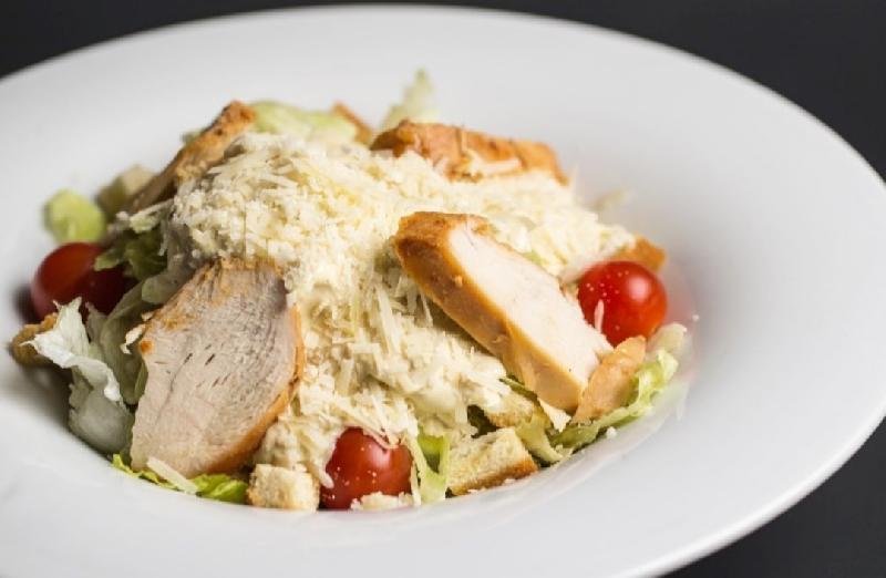 Sezar Salatı Toyuq İlə