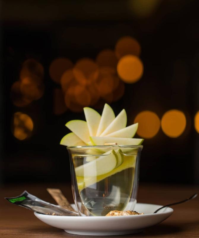 Aromalı çay fincanda 