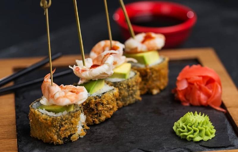 Prawn and avocado crunchy rice roll 4 PCS