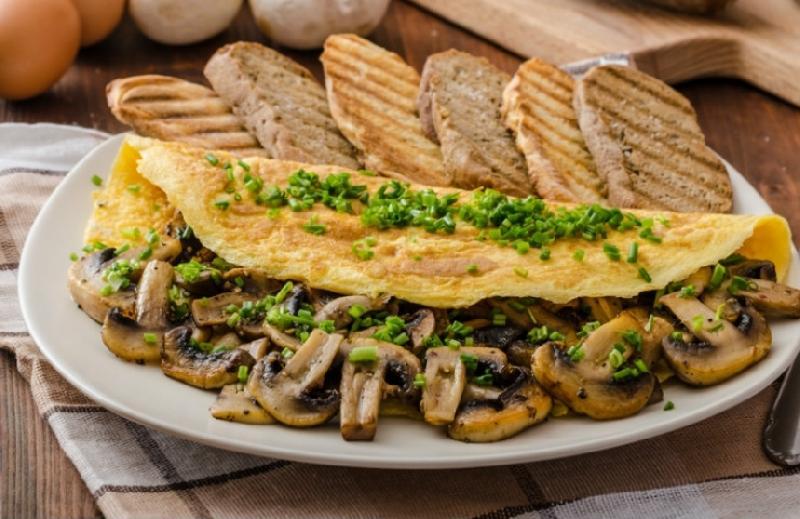 Göbələkli Omlet 