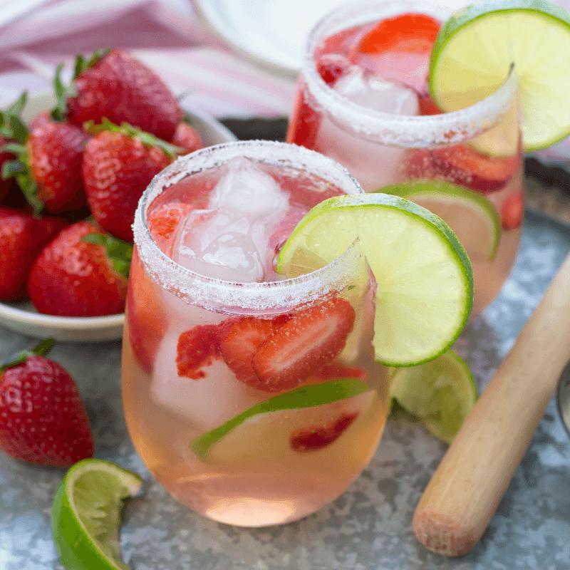 Strawberry-laym Cocktail