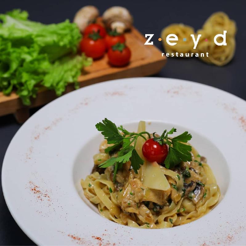 Tagliatelle Alfredo sousu ilə