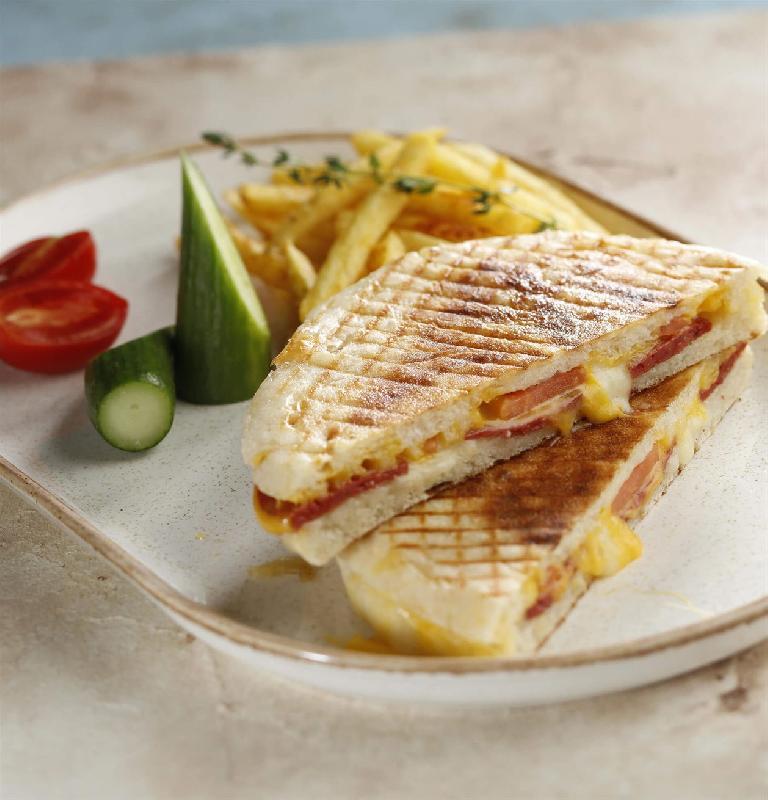 Kuzu kaburgalı (PORCHETTA) bazlama Tost