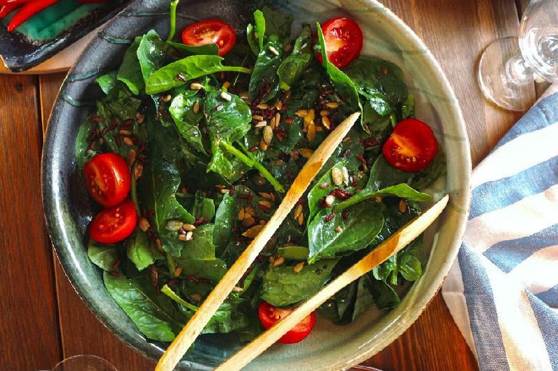 Yaban pirinçli bebek ispanak salata 