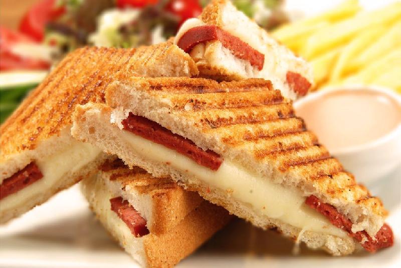 Sucuqlu Tost