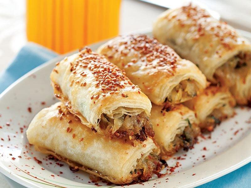 Sebzeli börek, baharatlı erik mayonez