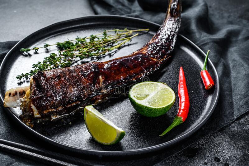 Kavrulmuş yılan balığı, teriyaki sos