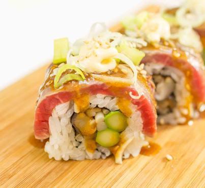 Teriyaki ile glaze edilmiş bonfile tataki