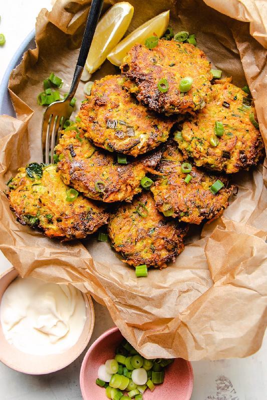 ZUCCHINI-CARROT PATTIES WITH CRISPY VEGGIES