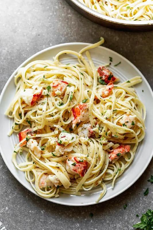 LOBSTER LINGUINE (2/4 pax)