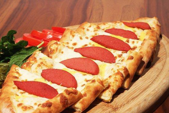 Pide Sucuqlu