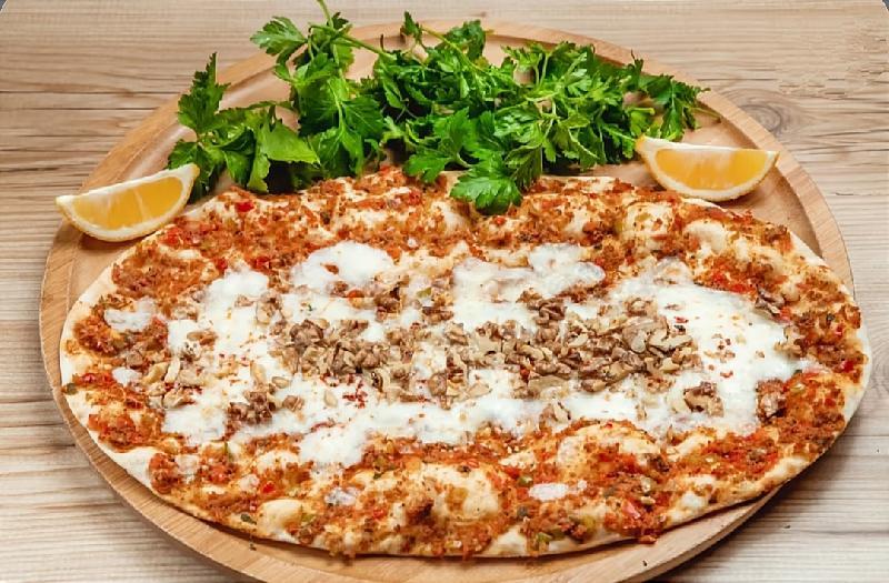 Lahmacun acılı