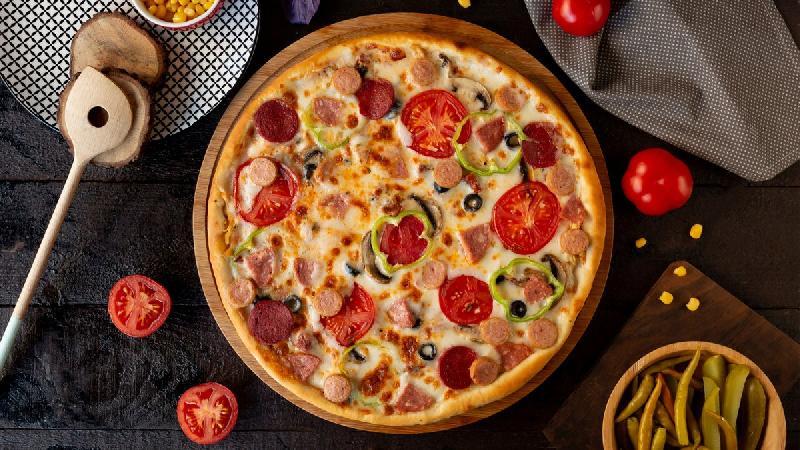 Sosisli pizza