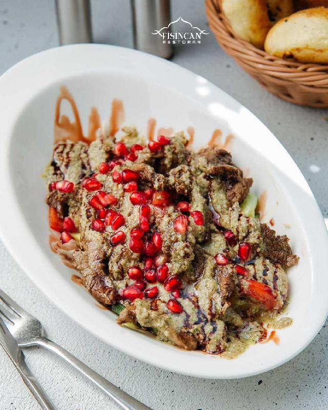 Fisincan Salatı (ət ilə)