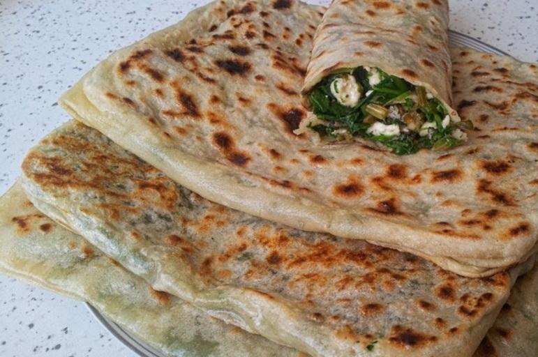 Qutab göy pendirli