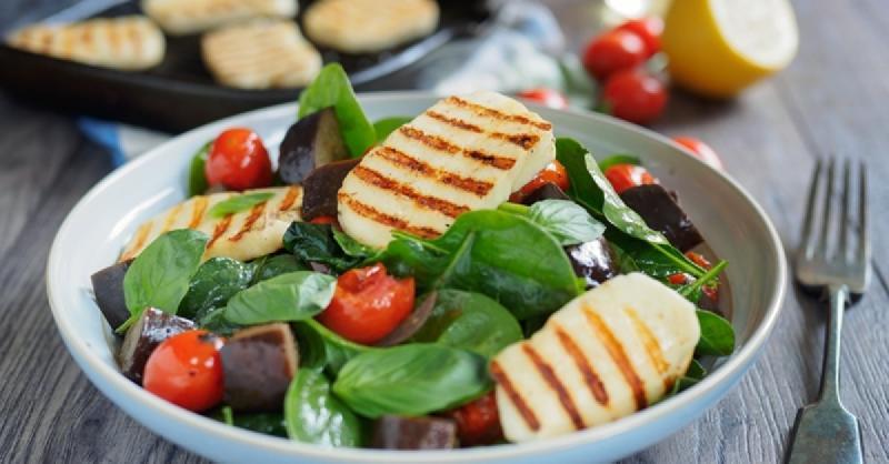 AKDENİZ HELLİM SALATASI