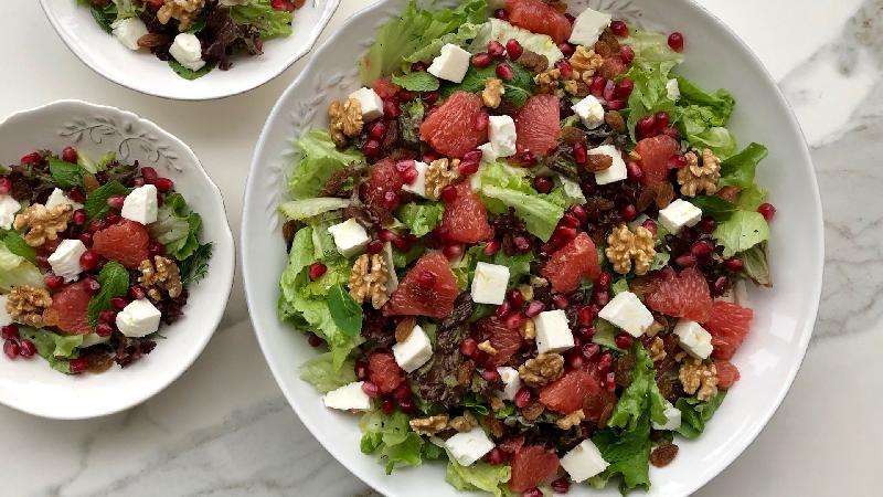 KEÇİ PEYNİRLİ AKDENİZ SALATASI