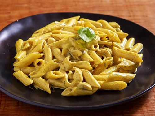 KÖRİ SOSLU TAVUKLU RIGATONI