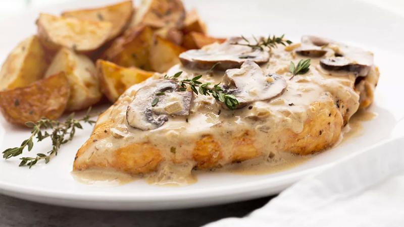 BEYAZ ŞARAP SOSLU PARMESAN TAVUK