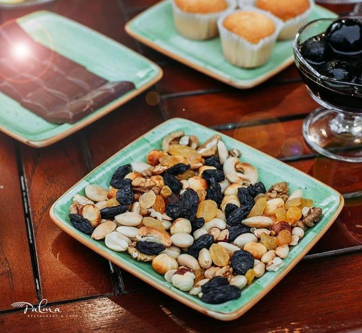 Assorti Çərəz Və Meyvə Quruları 