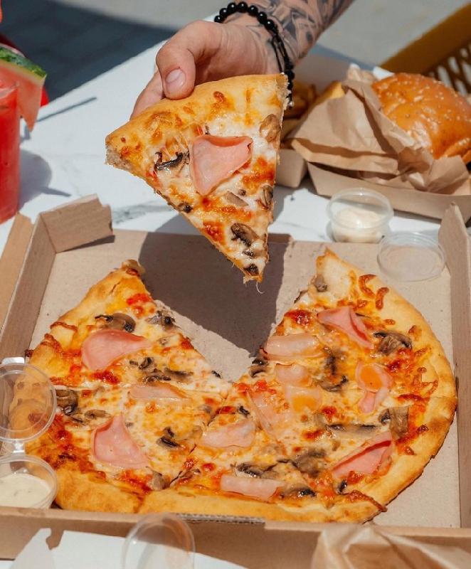Pizza Proşutto E Fungi