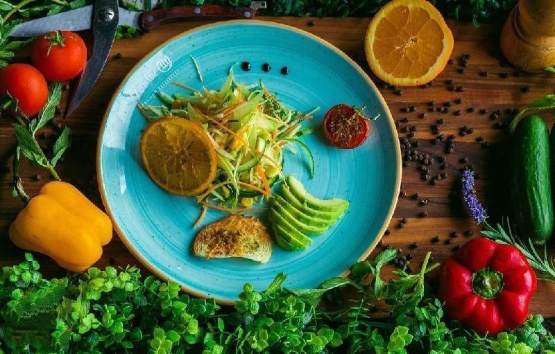 Böyük Yaşıl Salat , Avokado Və Nanə Sousu İlə