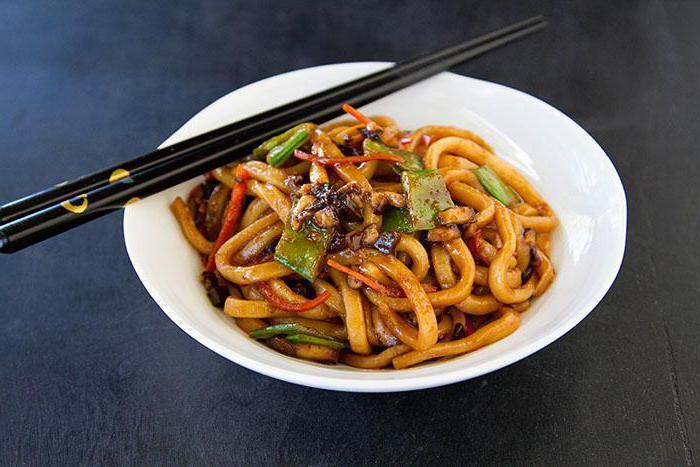 Udon Əriştəsi İlə Tərəvəz 