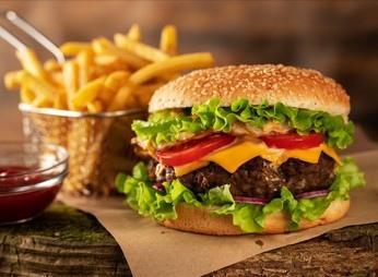 Mal Ətindən  Burger Və Kəndsayağı Kartof 